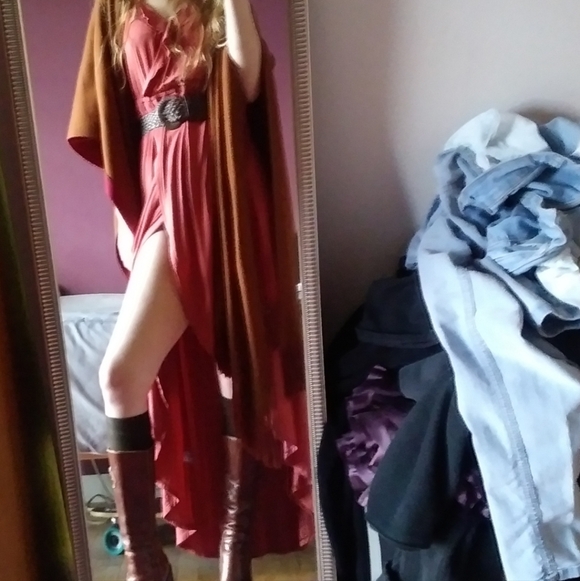 Elegant Brown and Red Women's Sweater - Picture 5 of 9